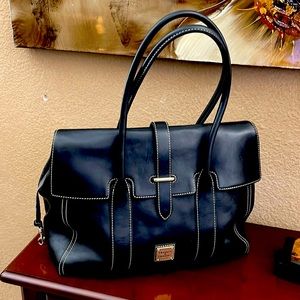 DOONEY&BOURKE BLACK LARGE LEATHER PURSE IN NEW CONDITION